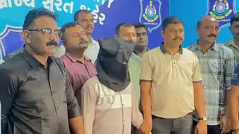 Accused Ishad alias Munna Mansuri arrested by Surat Police