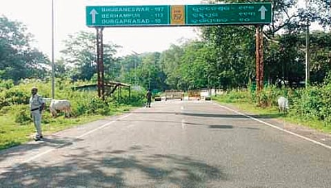 Deserted NH-157 near Kalinga Ghat