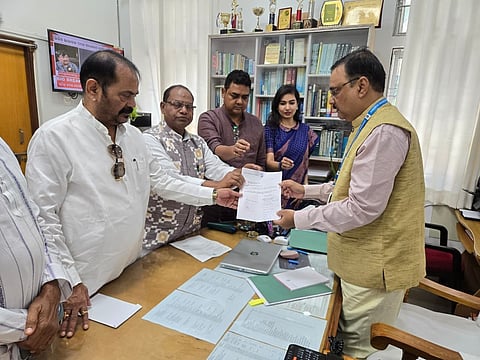 Congress members submitting no-confidence motion against the government to Assembly secretary Satyabrata Rout