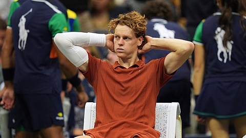 Italian rapper Fedez has apologized for publishing musical lyrics saying that tennis player Jannik Sinner speaks with “Adolf Hitler’s accent.”