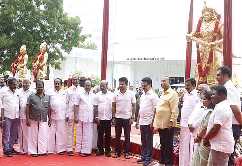 Chief Minister M.K. Stalin unveils the statue of freedom fighter Veeramangai Rani Velu Nachiyar at Gandhi Mandapam campus, Guindy on Friday.