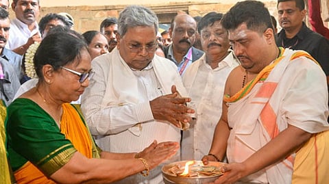 Writer and Booker prize awardee Banu Mushtaq, CM Siddaramaiah offer pooja to Goddess Sri Chamundeswari during the inauguration of the 'Mysuru Dasara' festival, at Chamundi Hills, in Mysore, Monday, Sept. 22, 2025.
