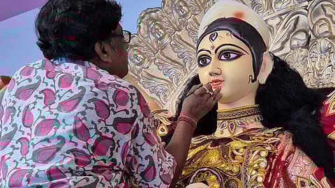 Third-generation artisan Mintu Pal delivering the finishing touches to a Durga idol (Photo | Special arrangement)