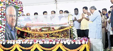 CM Siddaramaiah pays his last respects to writer S L Bhyrappa in Bengaluru on Thursday