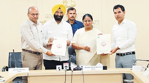 The agreement was signed at the Delhi Secretariat in the presence of Chief Minister Rekha Gupta and Environment Minister Manjinder Singh Sirsa.