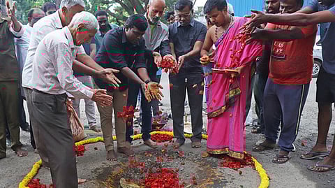 Bengaluru's pothole crisis highlighted as Bharatinagar Residents Forum held a 'pothole homa puja shortly before filling it
