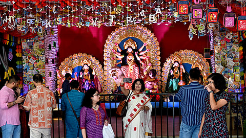 Visitors make a stop at Jayamahal Extension during pandal hopping