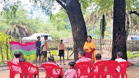 The anganwadi operates from an unsafe kutcha rented house with inadequate lighting, forcing the staff to conduct classes under a tree.