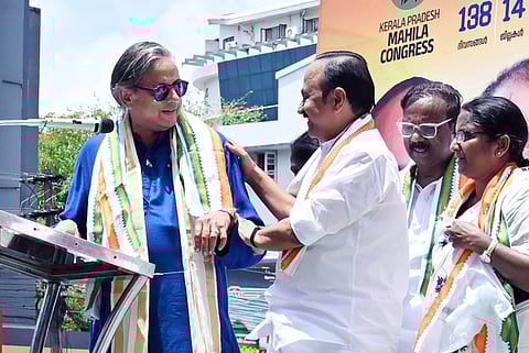 Opposition Leader VD Satheesan and MP Shashi Tharoor engage in a friendly conversation on the concluding ceremony of the Mahila Sahas Yatra organized by the Mahila Congress