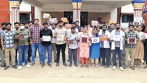 Protest by the Andhra Pradesh Primary Health Centres Doctors Association (APPHCDA) on Tuesday.