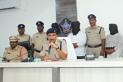 Superintendent of Police Vakul Jindal briefing the media on the latest developments in the murder case in Guntur on Tuesday.