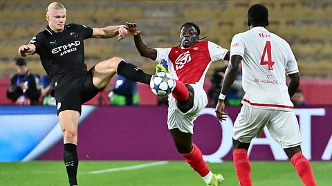 Manchester City's Erling Haaland (L) and Monaco's Mohammed Salisu fight for the ball during the UEFA Champions League, league phase day 2, football match between Monaco and Manchester City on October 1, 2025.