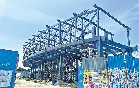 With no foot overbridge in place, hundreds of commuters are risking their lives by crossing GST Road on foot to access the Kilambakkam bus terminus