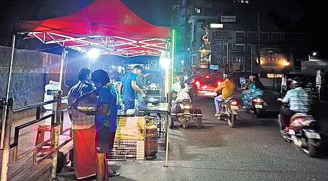 Fast food stalls, that were shut down by the police recently, resuming operations on Tuesday following intervention from the government