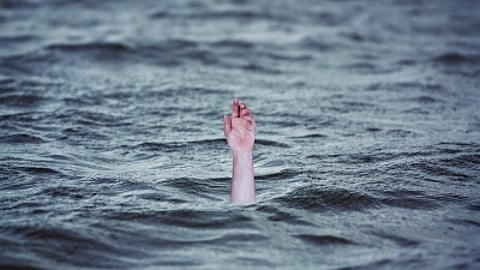 The deceased has been identified as Pruthvik (17), a resident of Kaveripura in Kamakshipalya and a first-year Pre-University (PU) commerce student at a private college in Rajajinagar.