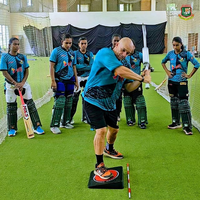 Coach Julian Wood training Bangladesh women cricketers