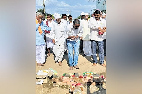 Banjara community members perform Shigi Hunnime rituals outside DC’s office in Gadag