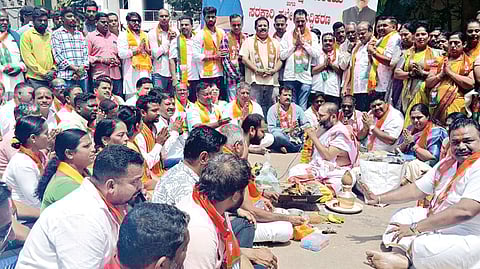 The protest was marked by Hindu religious rituals, including Homa and Havana.