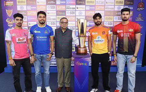 PKL chairman Anupam Goswami (centre) with the players