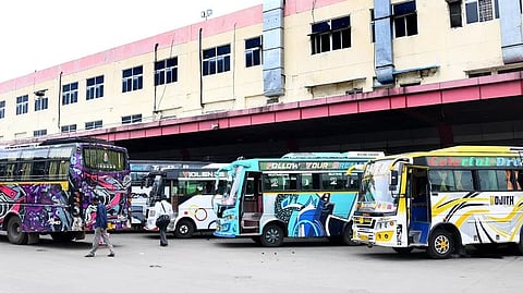 Image of private buses used for representative purpose.