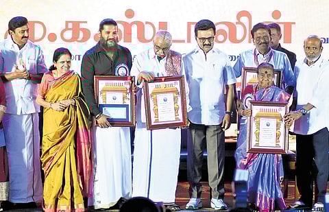 Each Kalaimamani awardee received a gold medal weighing three sovereigns and a certificate of honour from the chief minister