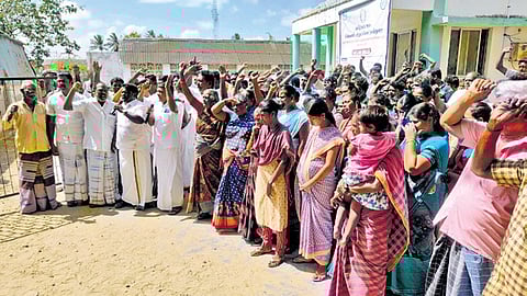Family members of the arrested fishermen staging a protest in front the Fisheries Office in Rameswaram on Saturday.