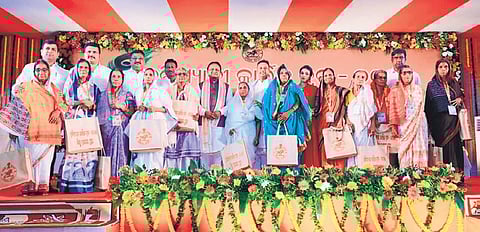 Chief Minister Mohan Majhi with Habisyalis at Brundabati Niwas in Puri on Monday