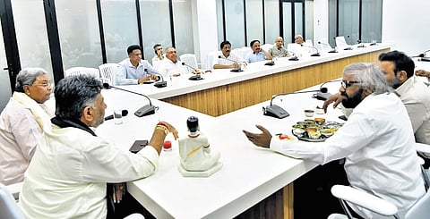 Chief Minister Siddaramaiah hosts a dinner for his cabinet colleagues at his official residence in Bengaluru on Monday