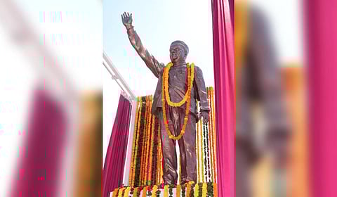 Six-foot-tall bronze statue of late Virbhadra Singh