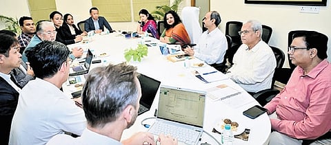 The Japan delegation in discussion with senior govt officials