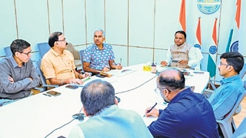 CM Mohan Charan Majhi in discussion with senior officials on the 2nd RPRC in Keonjhar, at Lok Seva Bhawan