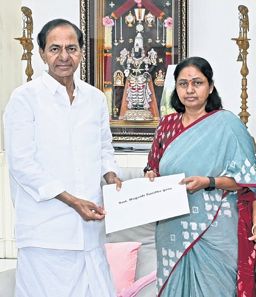 BRS supremo K Chandrasekhar Rao hands over the party’s B-Form to Maganti Sunitha Gopinath on Tuesday