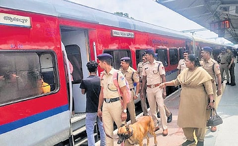 RPF personnel also streamlined the crowd to reduce chaos at the stations