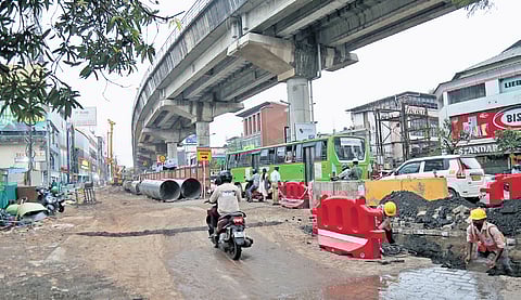 Work on the ‘up line’ of Kochi Metro phase 2 progressing near JLN station.