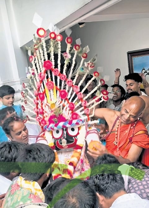 Pahandi is being carried out at the Madhuban Ashram of ISKCON at Rishikesh