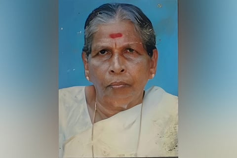Azhikkutty was the only sister of Achuthanandan. Other brothers, Gangadharan and Purushan, had predeceased her.