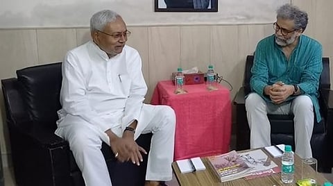 BIhar CM Nitish Kumar (L) with CPI(ML) Liberation general secretary Dipankar Bhattacharya.