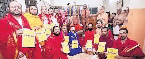 Shankacharyas of Kanchi mutt with the 12 Shastric scholars who successfully completed the rigorous six-year curriculum covering 16 examinations.