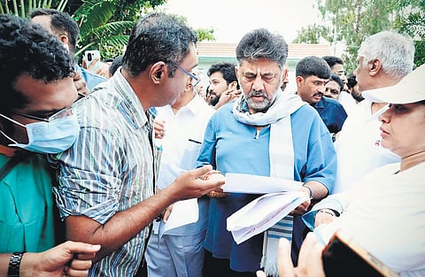 DCM DK Shivakumar interacts with citizens during the ‘Walk With Bengaluru’ programme at Vengaiah Eco Park in KR Puram on Saturday