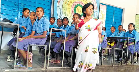 At Government Middle School, Dhanawa, in Gaya district, while her style of teaching has made her popular among students, her social work has earned her respect in society.