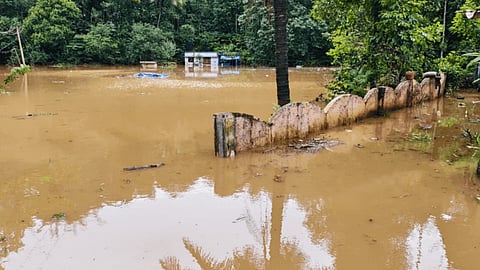 Heavy rain lashed Thodupuzha, Idukki, Nedumkandam, and Kumily regions in Kerala