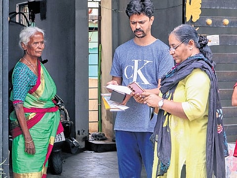 An enumerator collects details from a household during the caste survey at Jayanti Nagar recently | Kevin Nashon