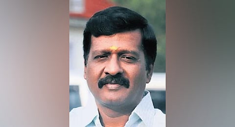 A short while later, the MLA arrived at the spot, confronted the constable, and allegedly pulled him out of the recovery vehicle before assaulting him.