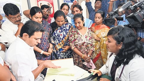 KTR interacting with patients and enquiring about the issues being faced at the healthcare facility.
