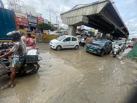 Pictures of dilapidated service road of Saibaba Colony flyover on Mettupalayam Road.