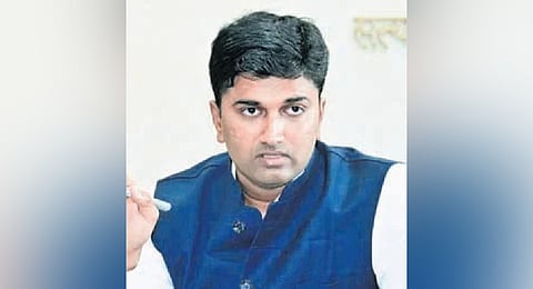 The app covers services related to streetlights, garbage collection, revenue, town planning, and engineering works.