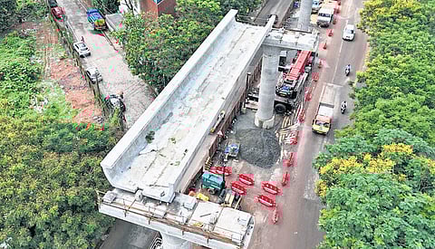 U-girder placed between pillars 284 and 285 on the Infopark Expressway