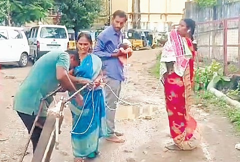 Two newborns share single oxygen cylinder at state-run MGM Hospital in Telangana