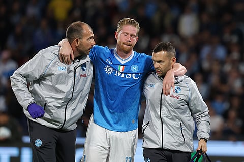 Napoli's Kevin De Bruyne leaves the pitch injured during the Italian Serie A soccer match between Napoli and Inter Milan, in Naples, Italy, Saturday, Oct. 25, 2025.