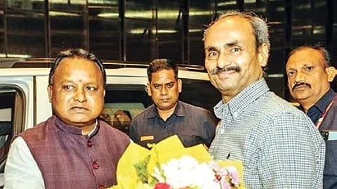 CM Mohan Charan Majhi being greeted by addl chief secretary of Industries department, Hemant Sharma, in Mumbai.
